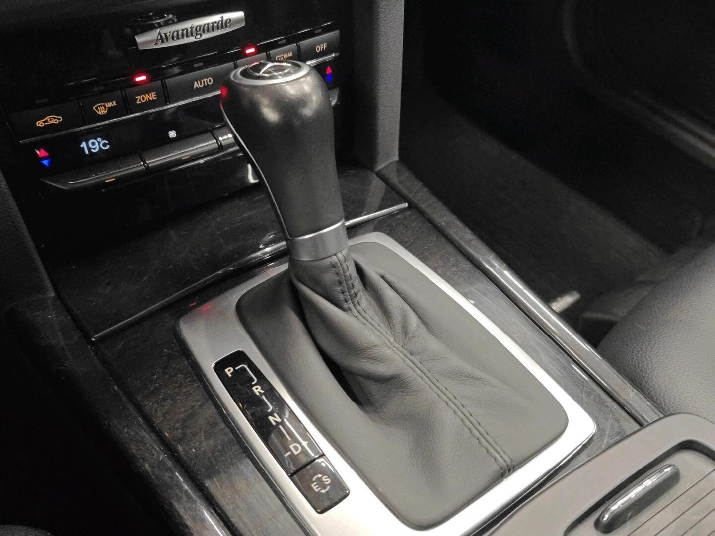 MERCEDES-BENZ E 2010