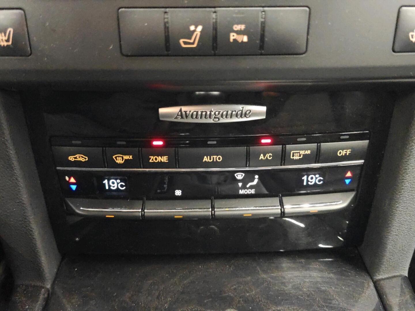 MERCEDES-BENZ E 2010