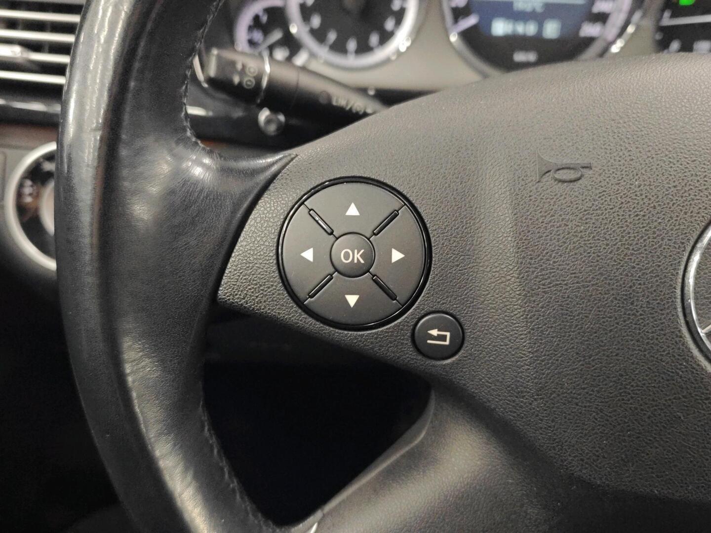 MERCEDES-BENZ E 2010