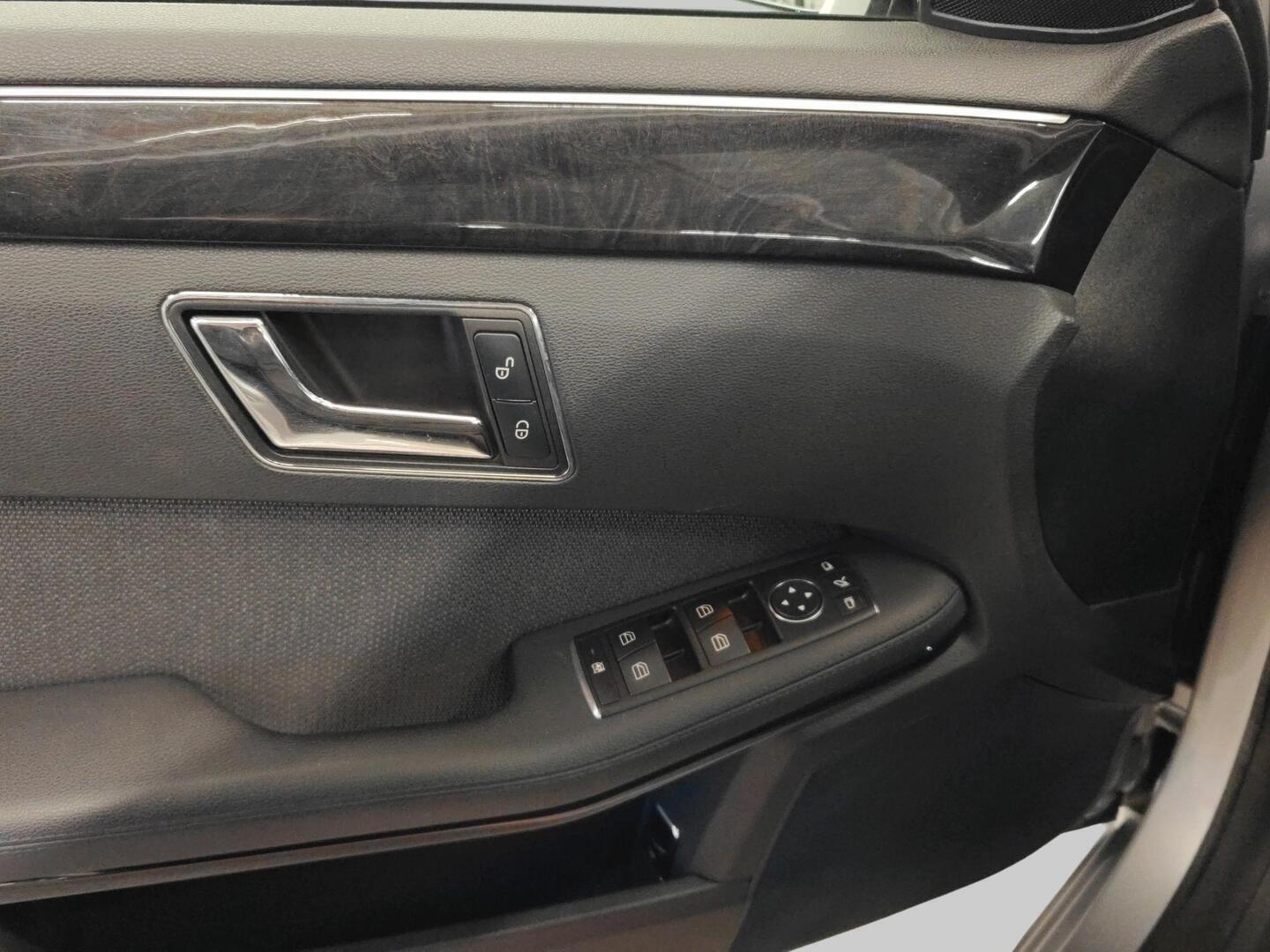 MERCEDES-BENZ E 2010