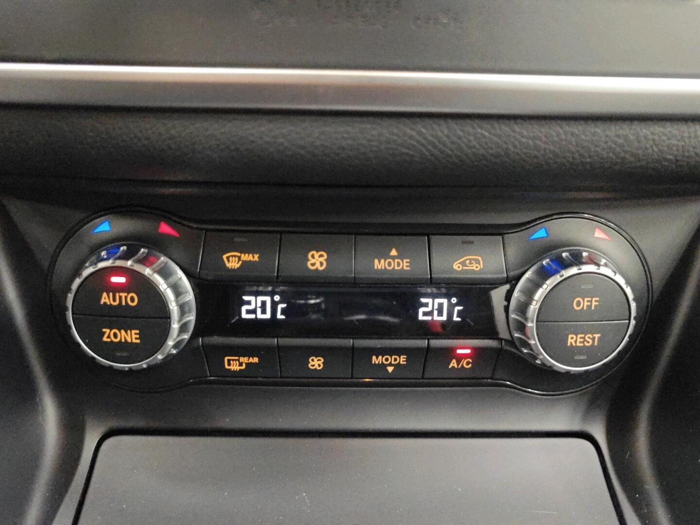 MERCEDES-BENZ CLA 2014