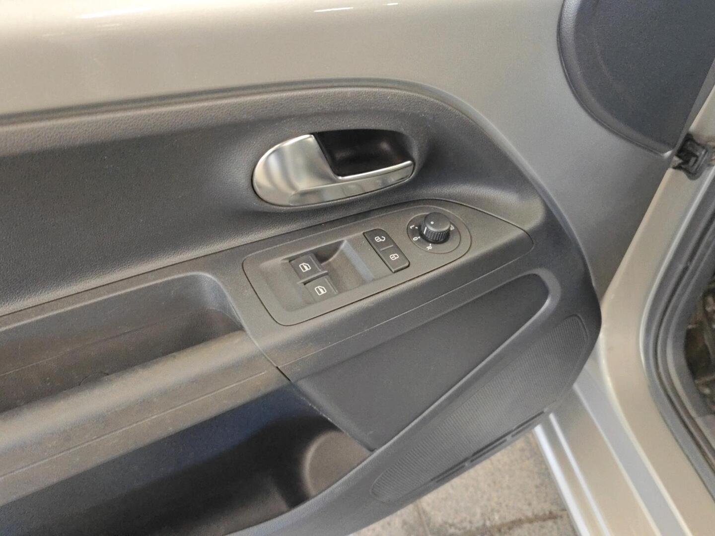 VOLKSWAGEN up! 2016