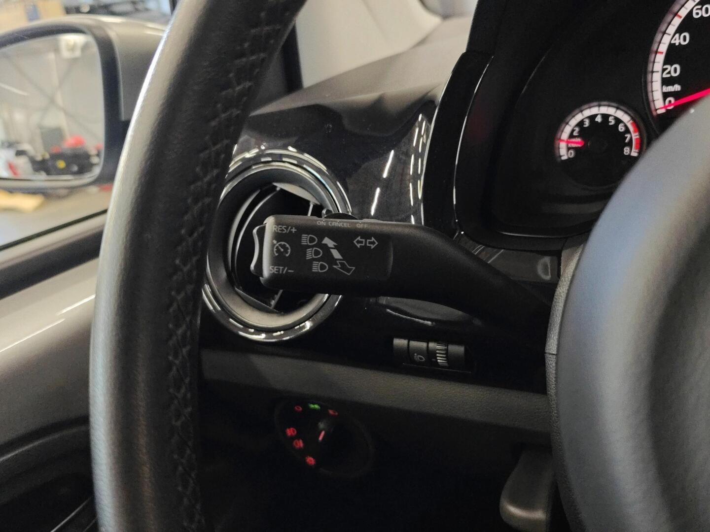 VOLKSWAGEN up! 2016