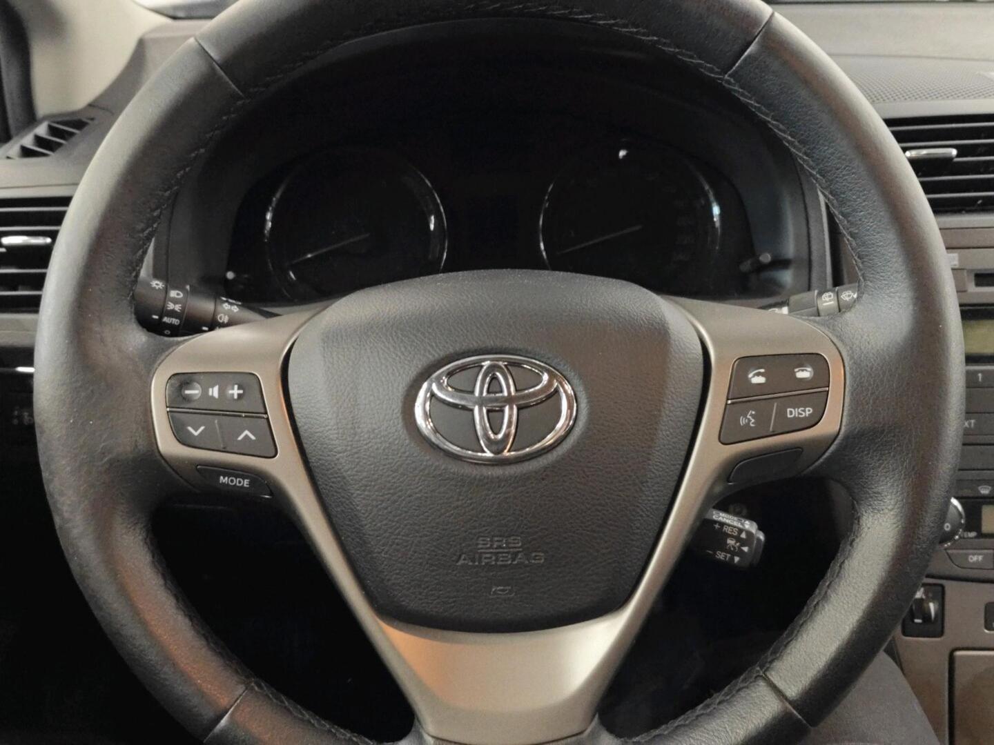 TOYOTA Avensis 2010
