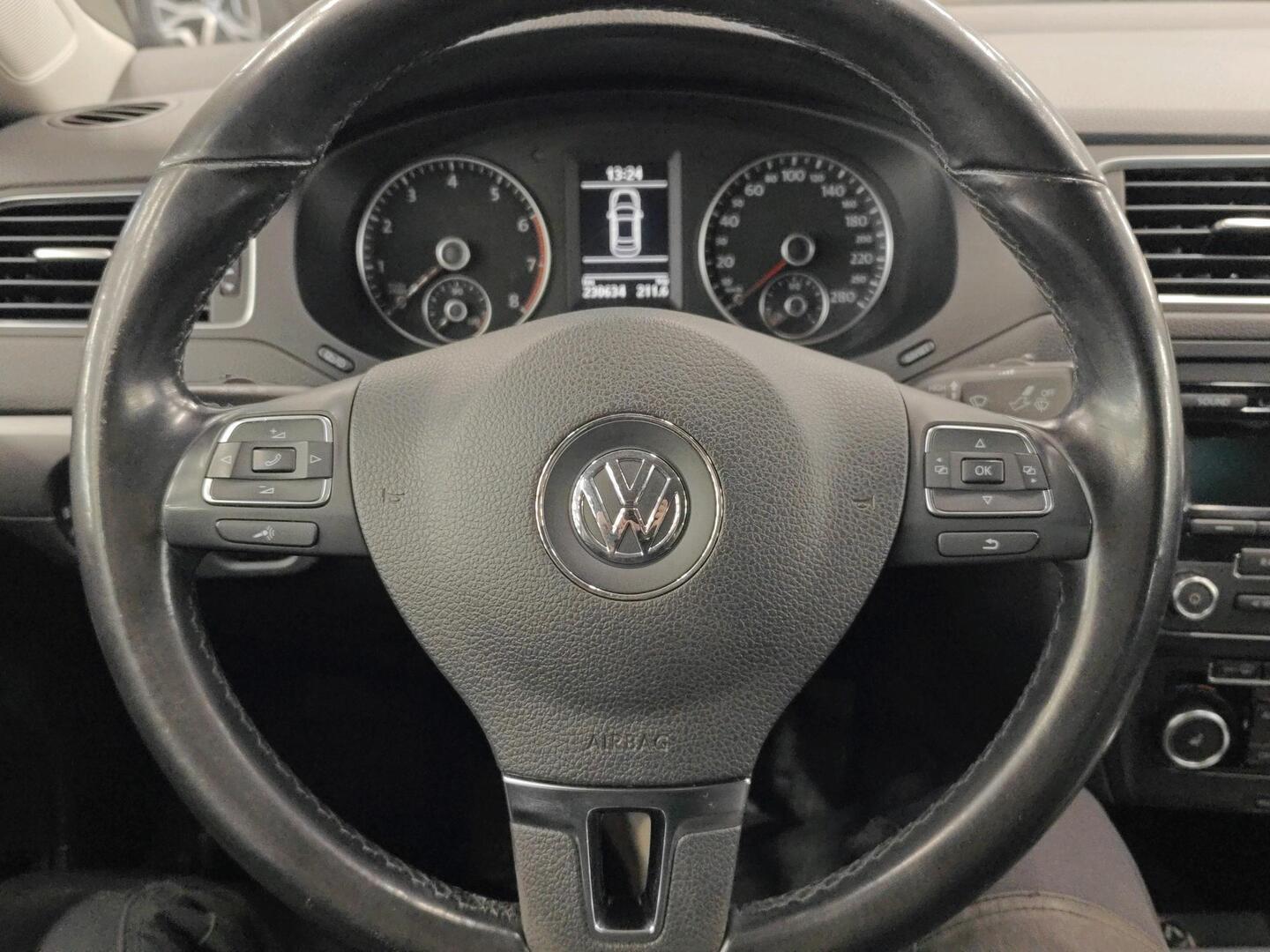 VOLKSWAGEN Jetta 2011
