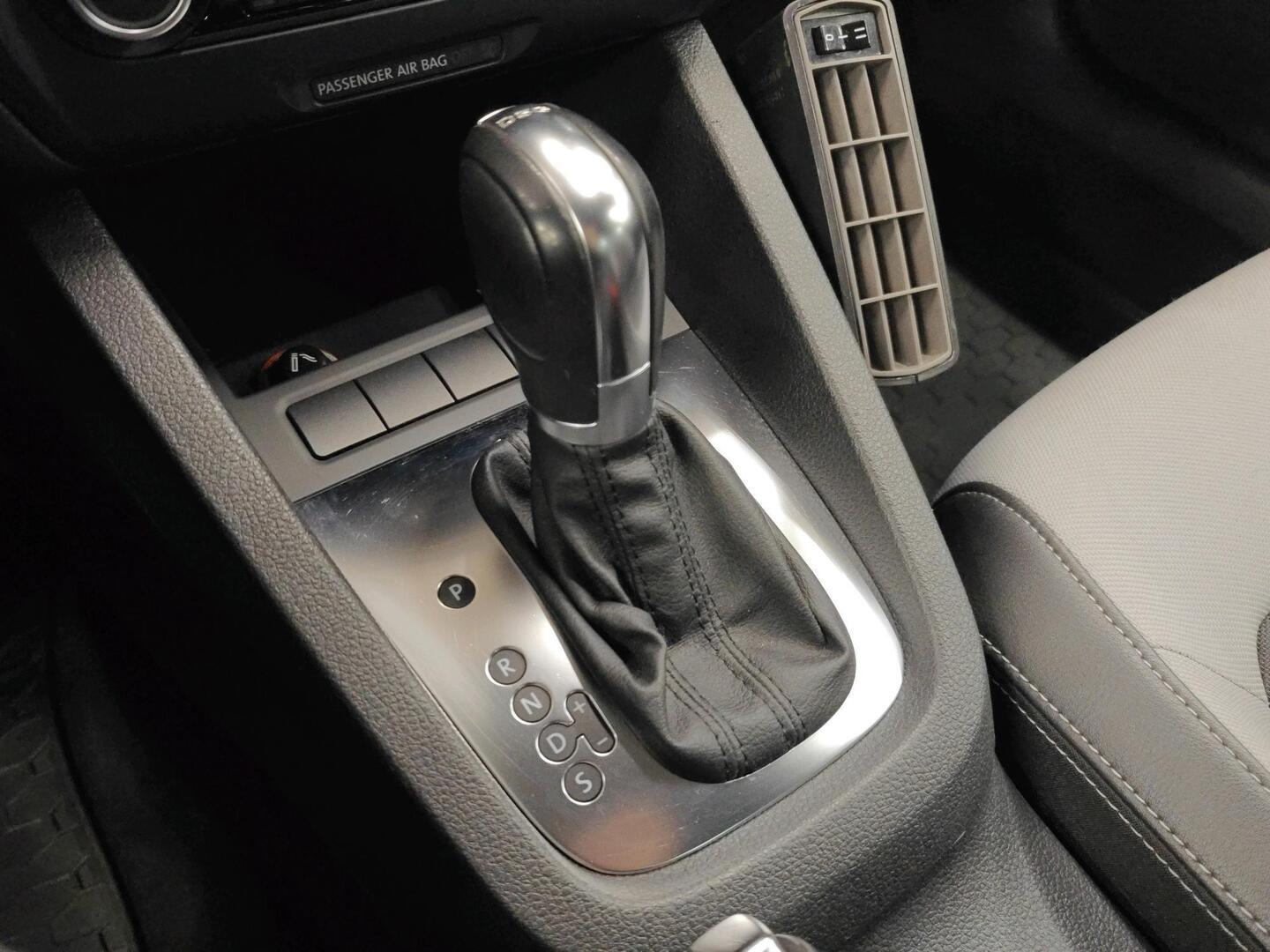 VOLKSWAGEN Jetta 2011