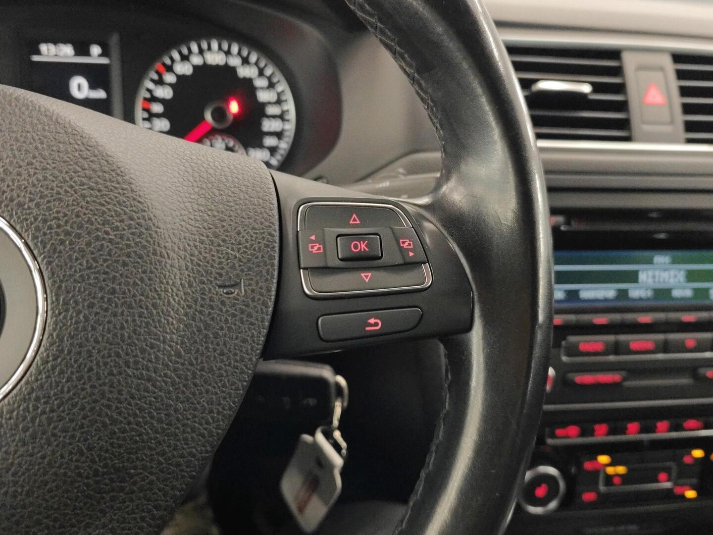 VOLKSWAGEN Jetta 2011