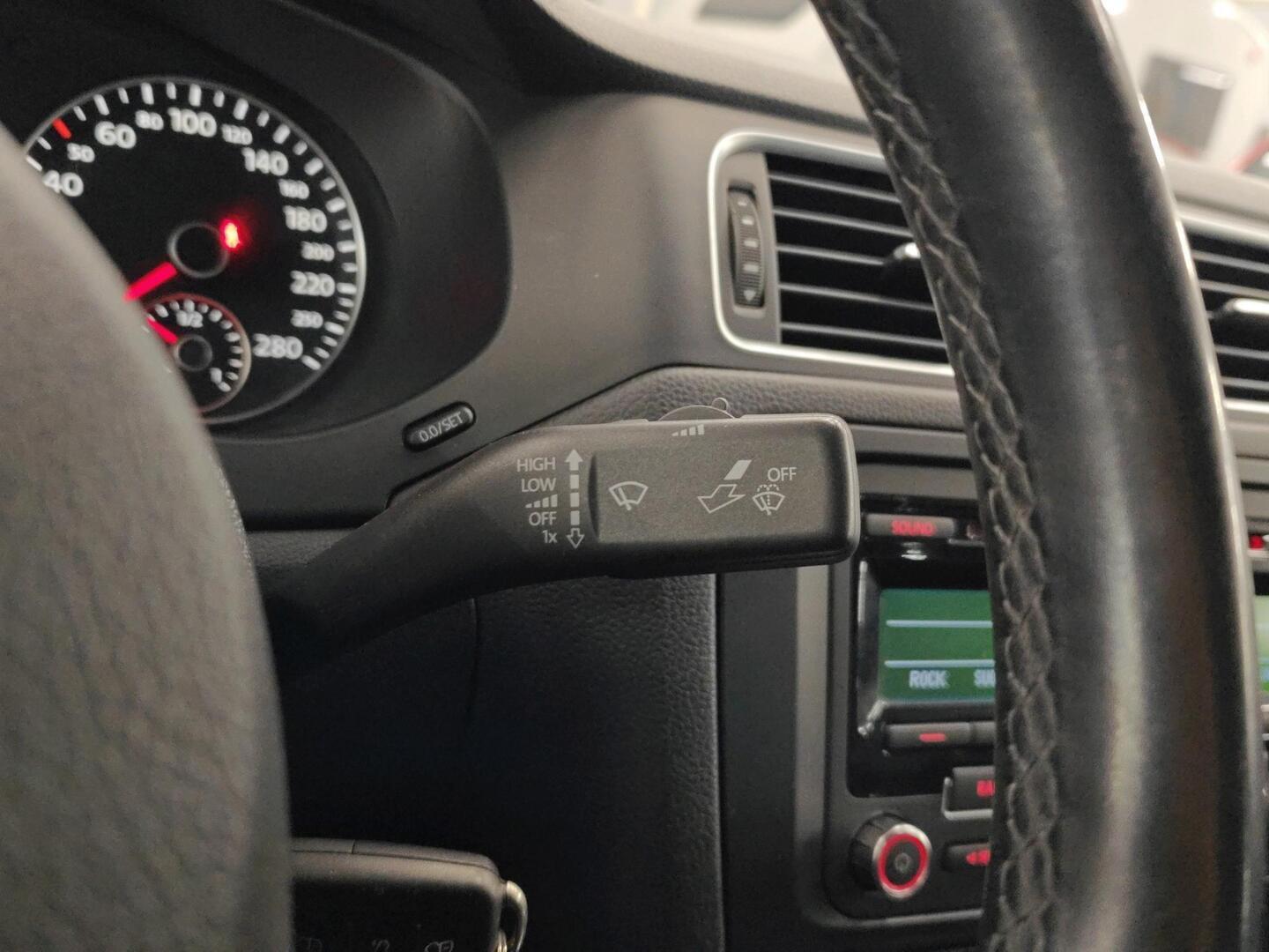 VOLKSWAGEN Jetta 2011