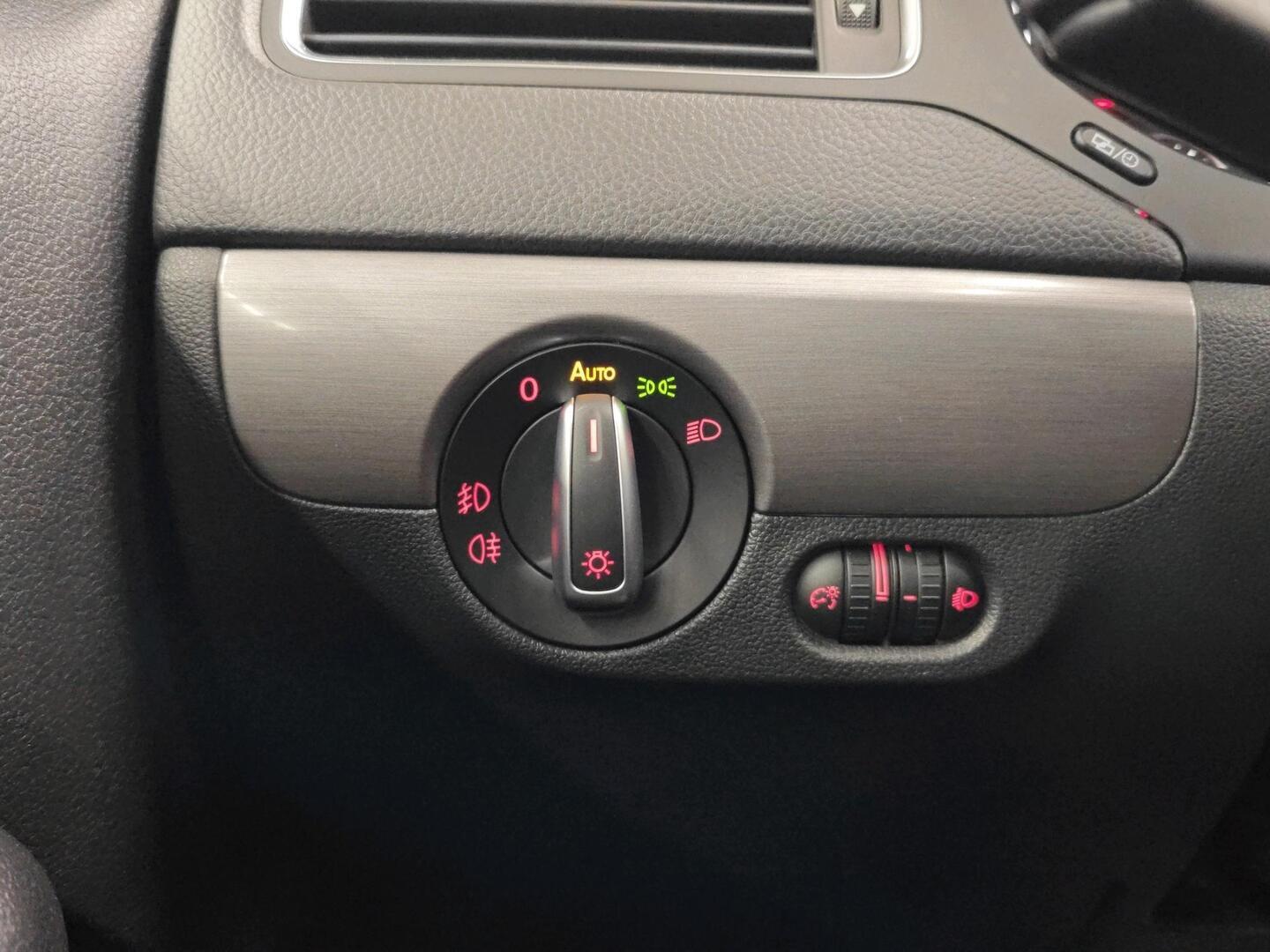 VOLKSWAGEN Jetta 2011