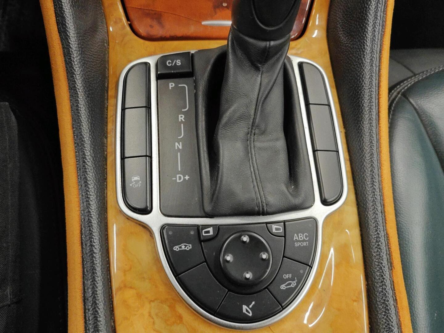 MERCEDES-BENZ SL 2004