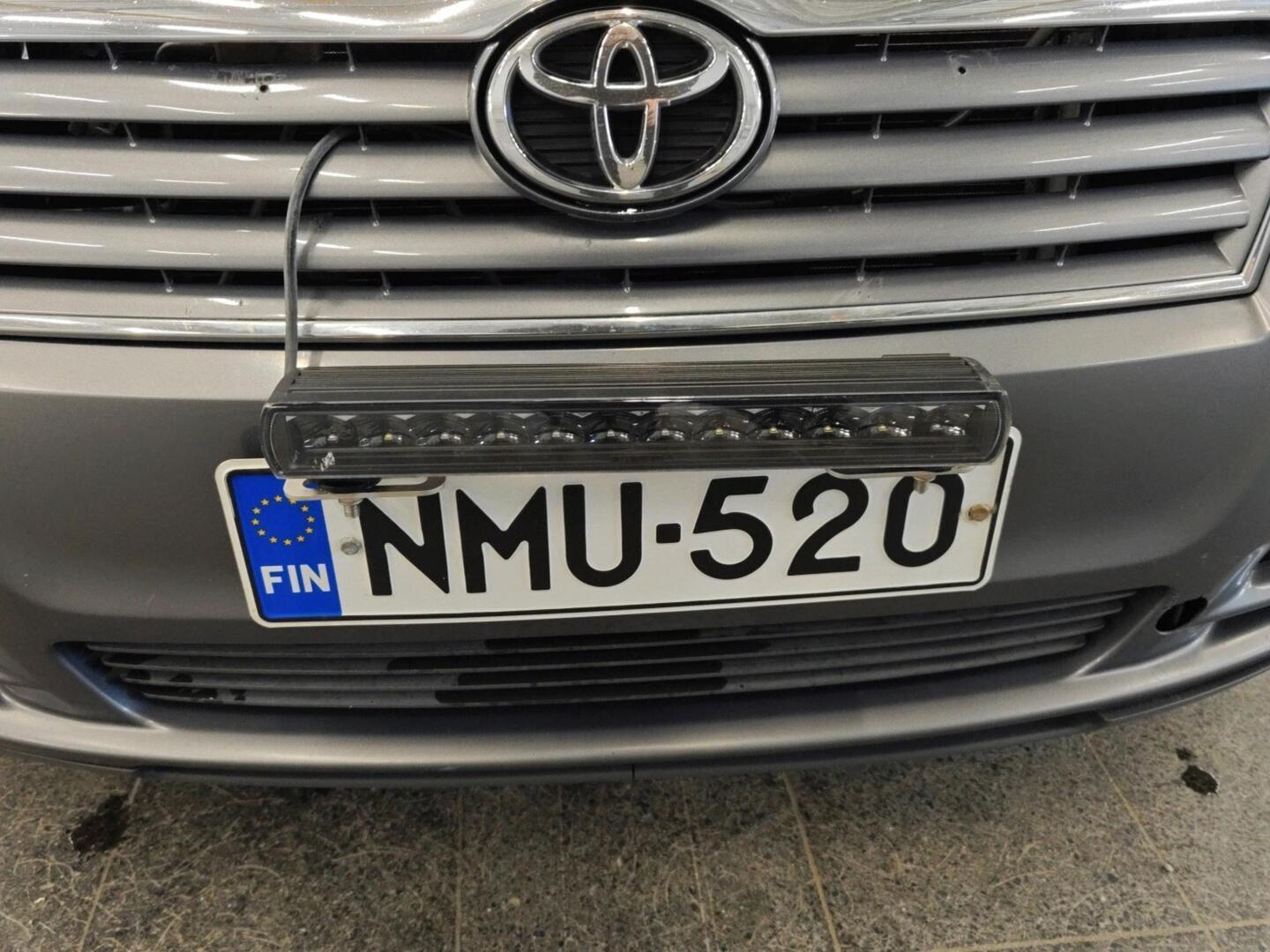TOYOTA Avensis 2004