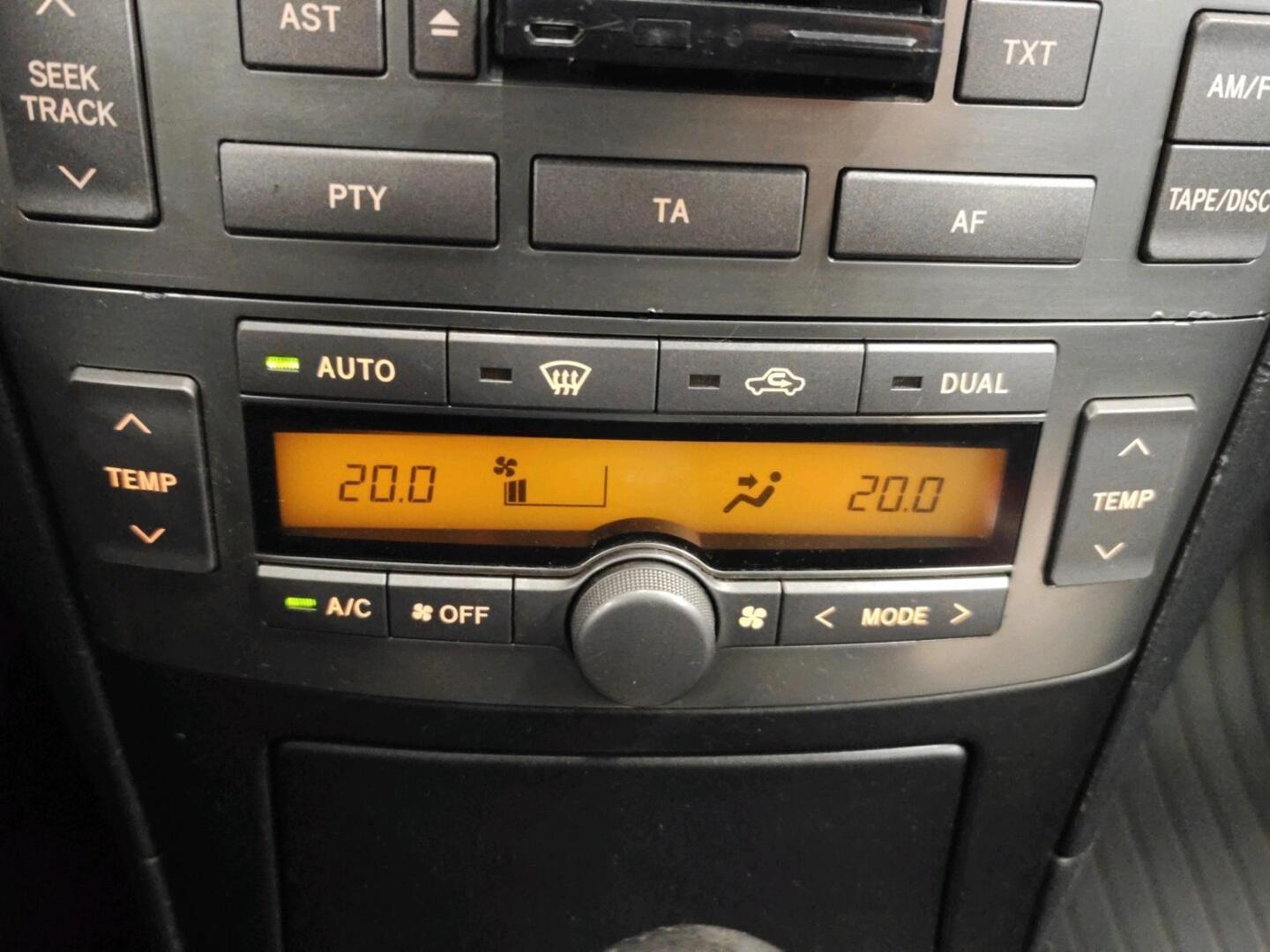 TOYOTA Avensis 2004