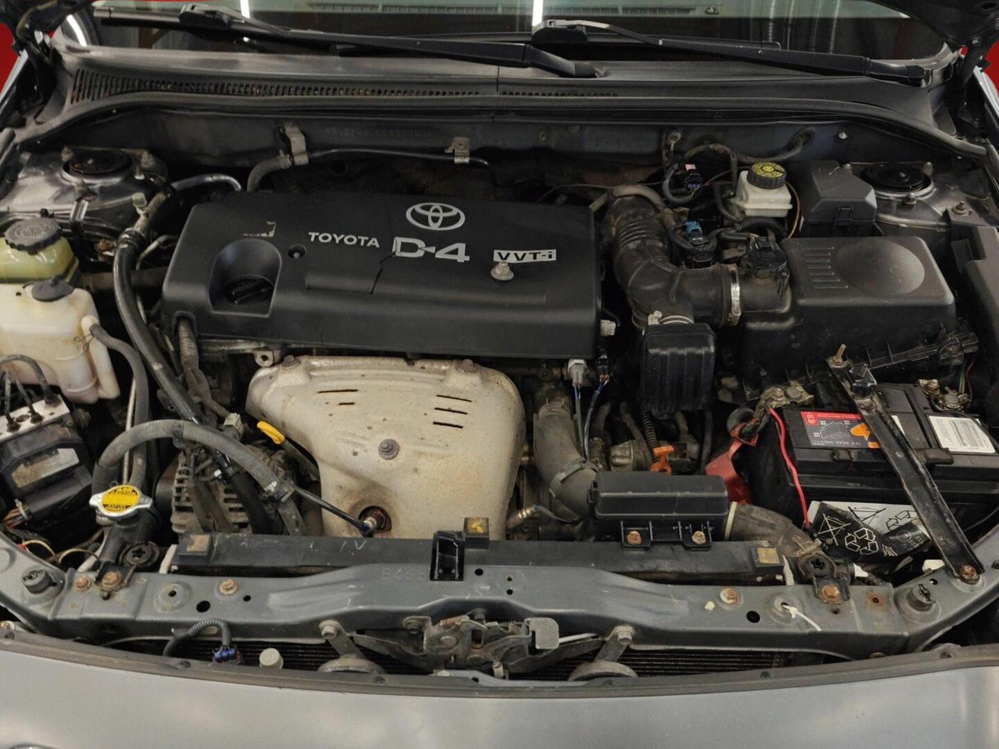 TOYOTA Avensis 2004