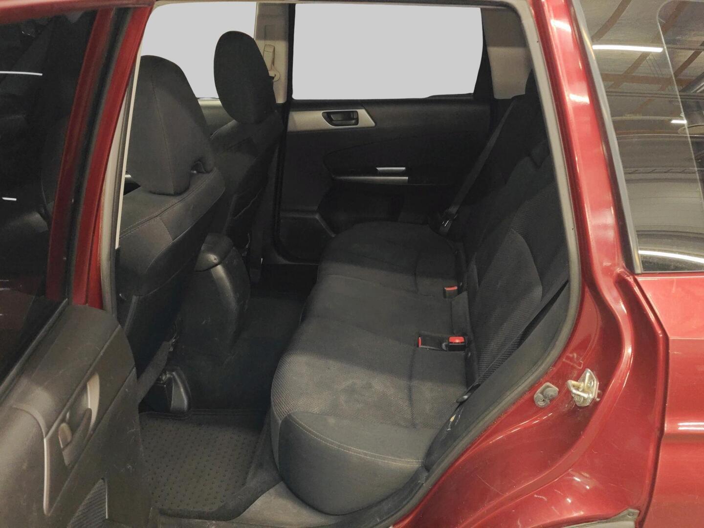 SUBARU Forester 2012