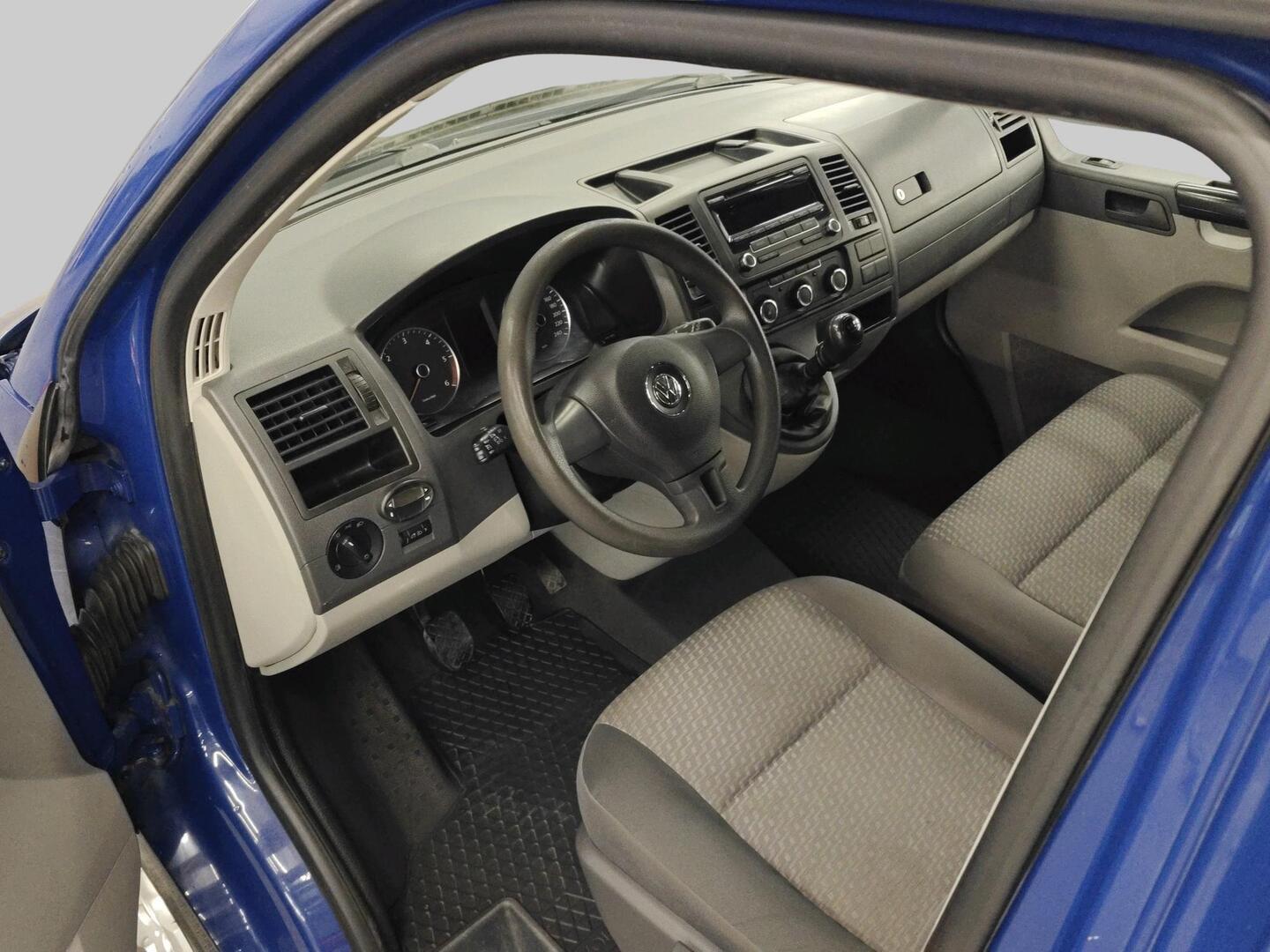 VOLKSWAGEN Caravelle 2012