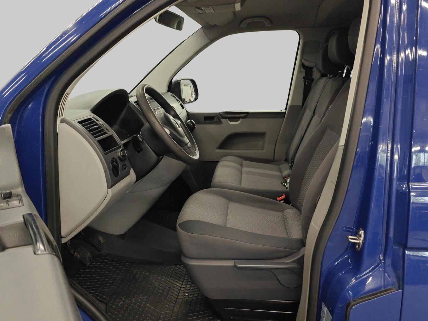 VOLKSWAGEN Caravelle 2012