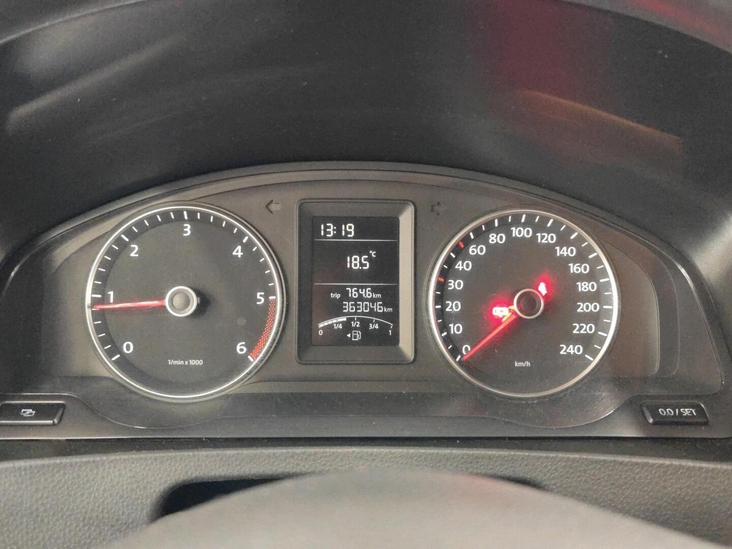 VOLKSWAGEN Caravelle 2012