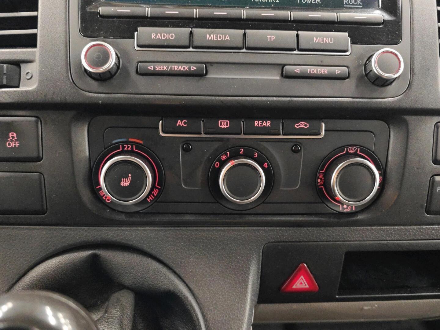 VOLKSWAGEN Caravelle 2012