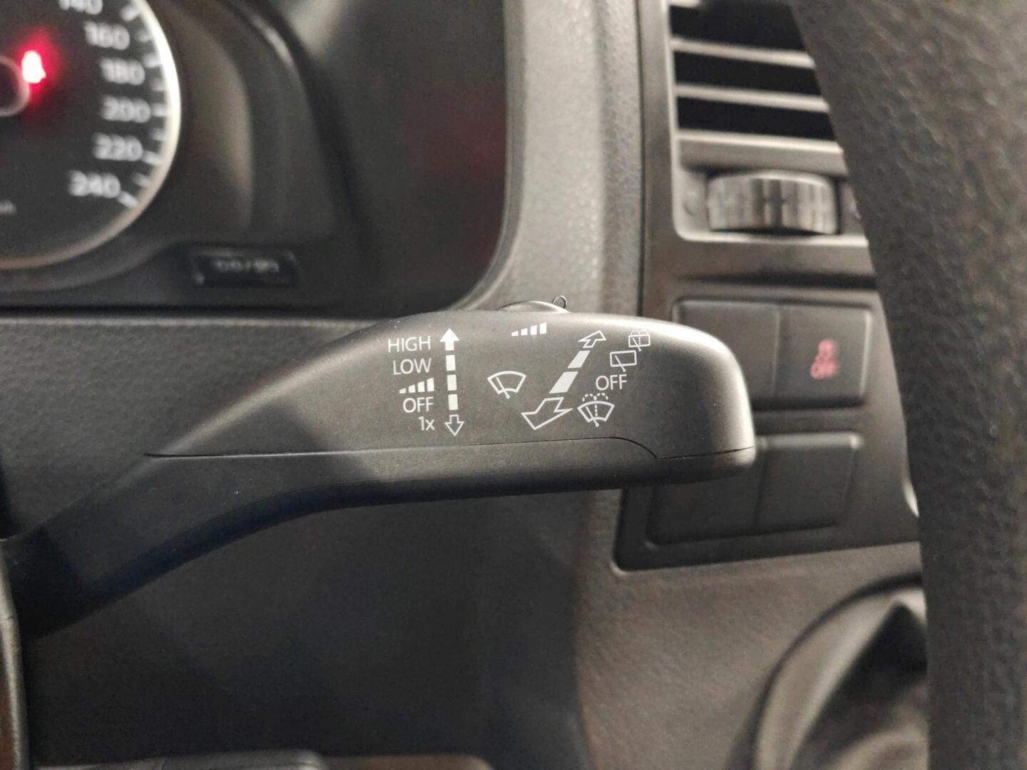 VOLKSWAGEN Caravelle 2012