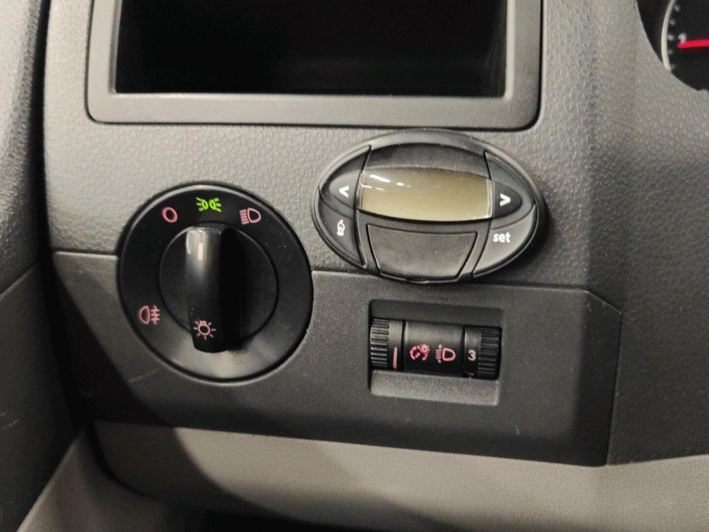 VOLKSWAGEN Caravelle 2012