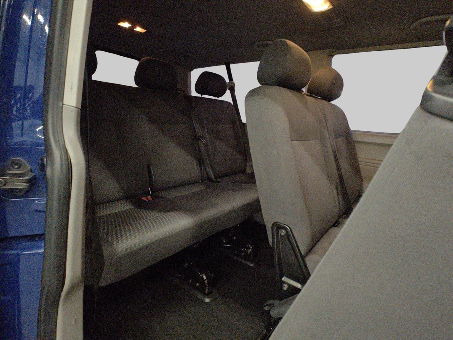 VOLKSWAGEN Caravelle 2012