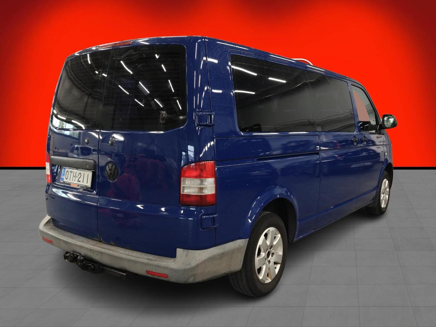 VOLKSWAGEN Caravelle 2012
