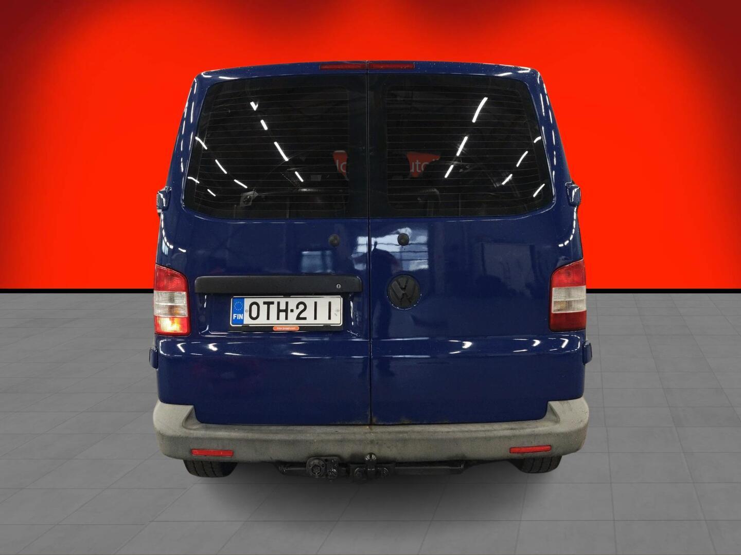 VOLKSWAGEN Caravelle 2012
