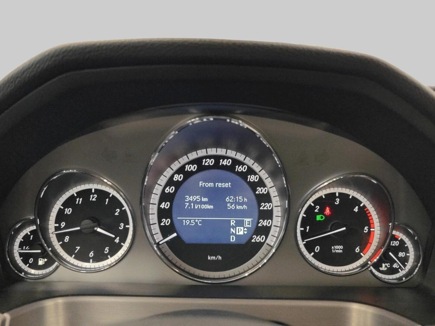 MERCEDES-BENZ E 2010