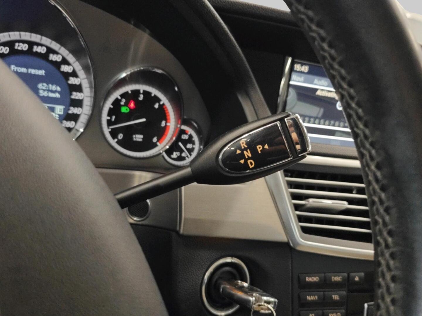 MERCEDES-BENZ E 2010