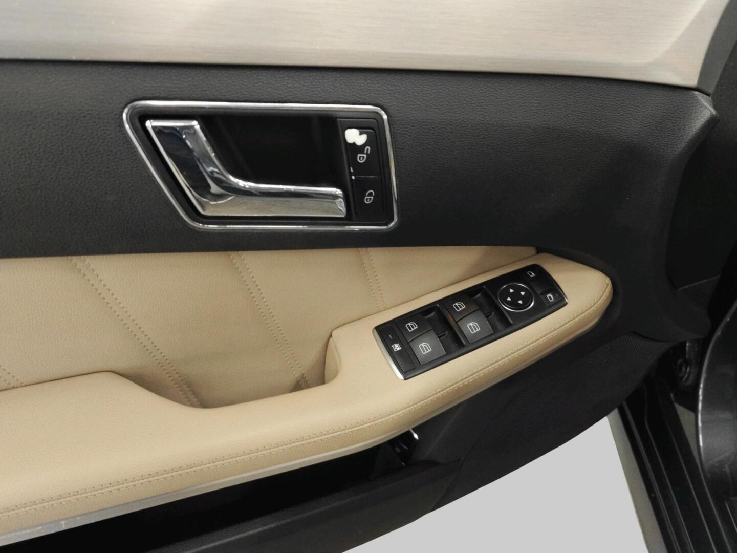 MERCEDES-BENZ E 2010