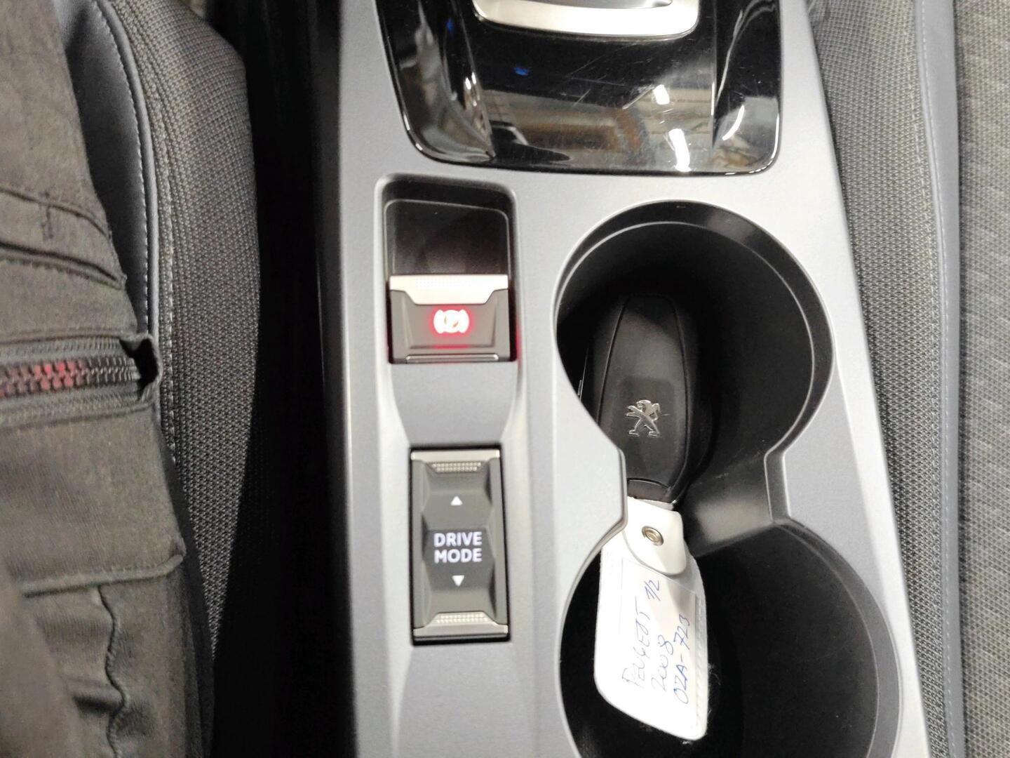 PEUGEOT 2008 2020