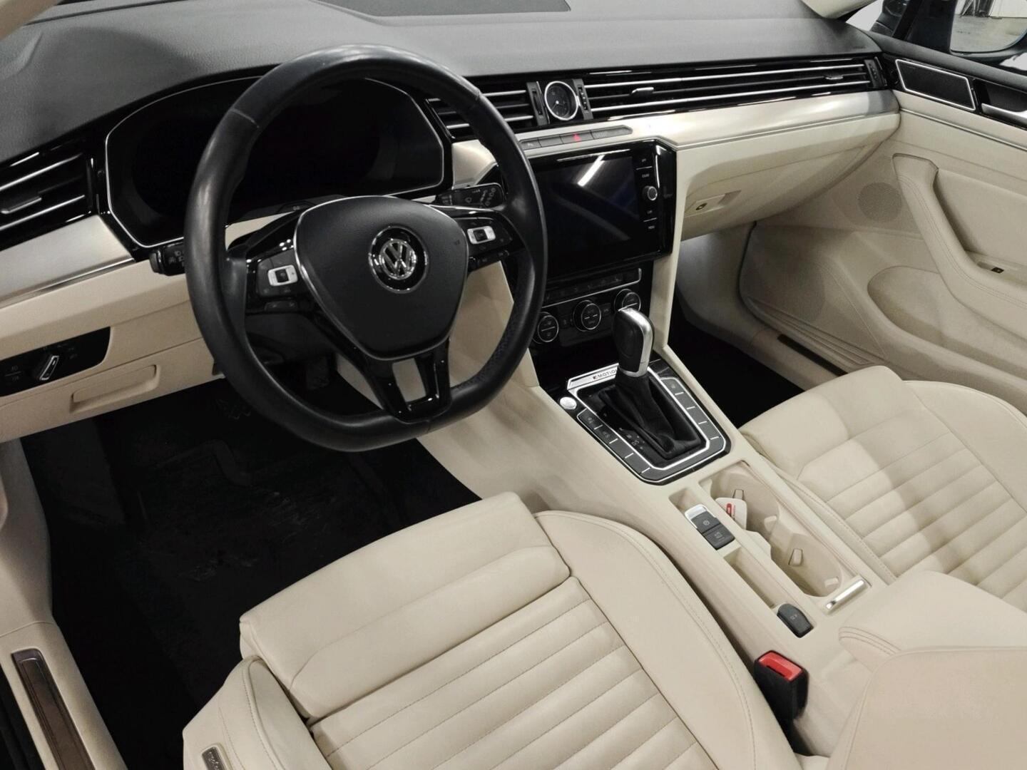 VOLKSWAGEN Passat 2018