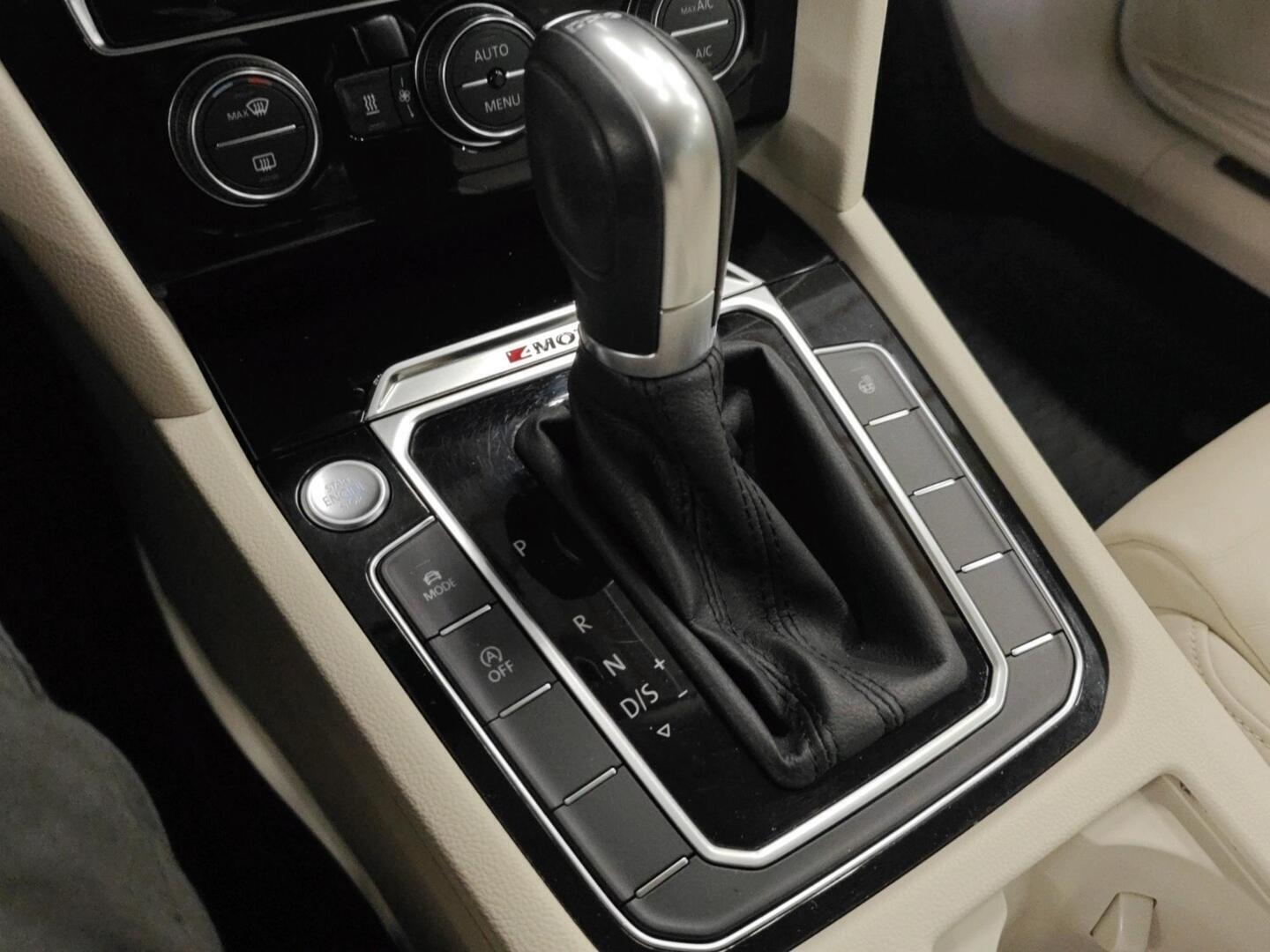 VOLKSWAGEN Passat 2018