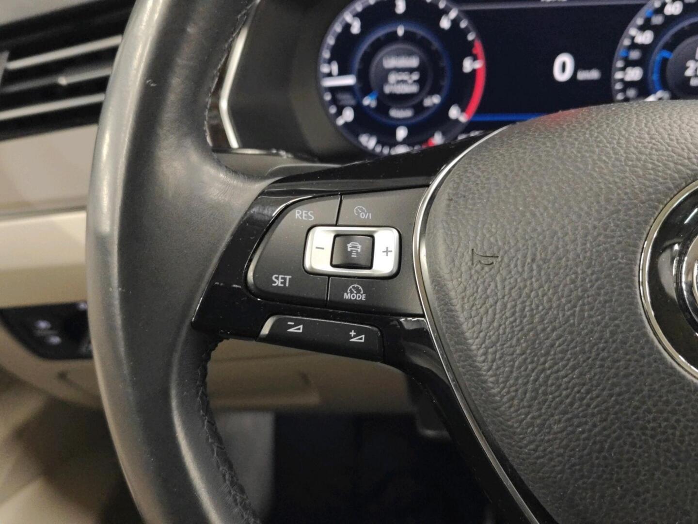 VOLKSWAGEN Passat 2018