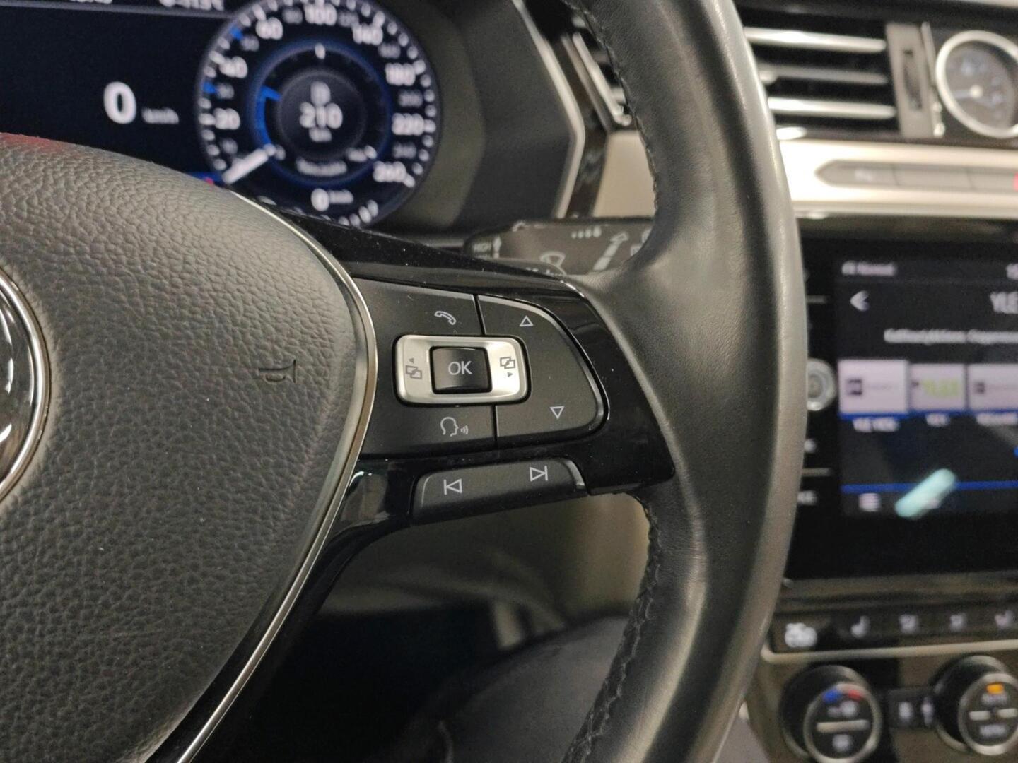 VOLKSWAGEN Passat 2018