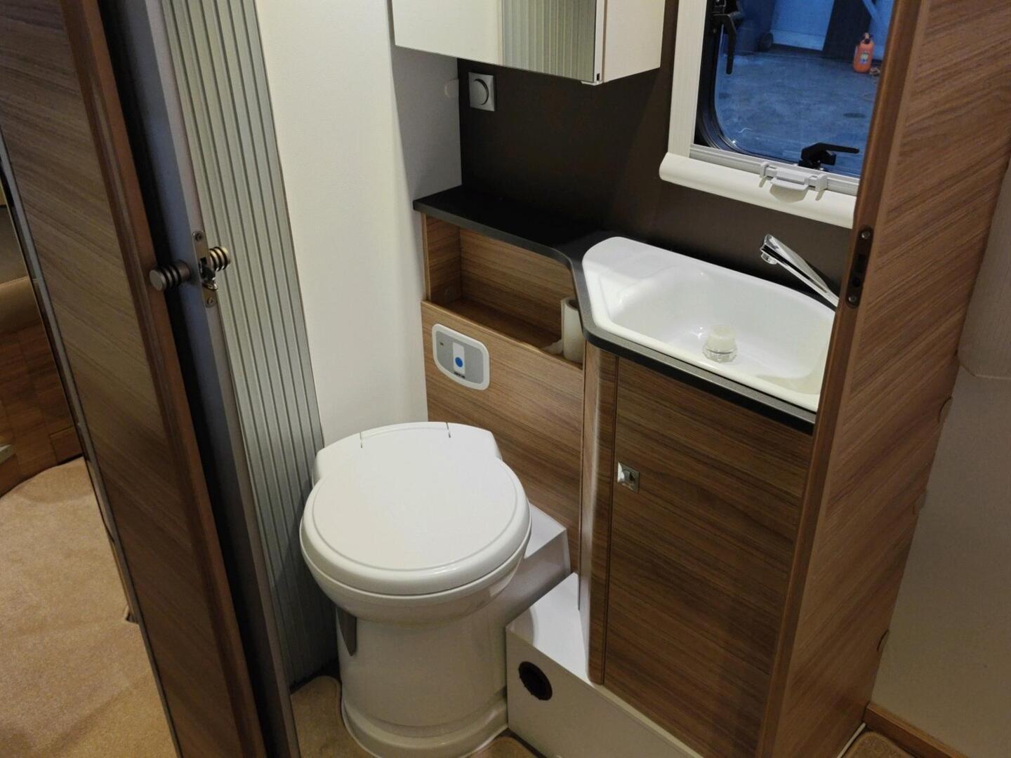 ADRIA Matrix M 670 SC 2017