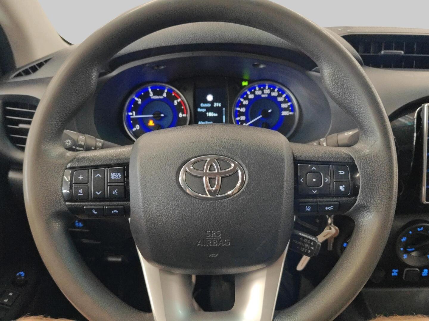 TOYOTA Hilux 2021
