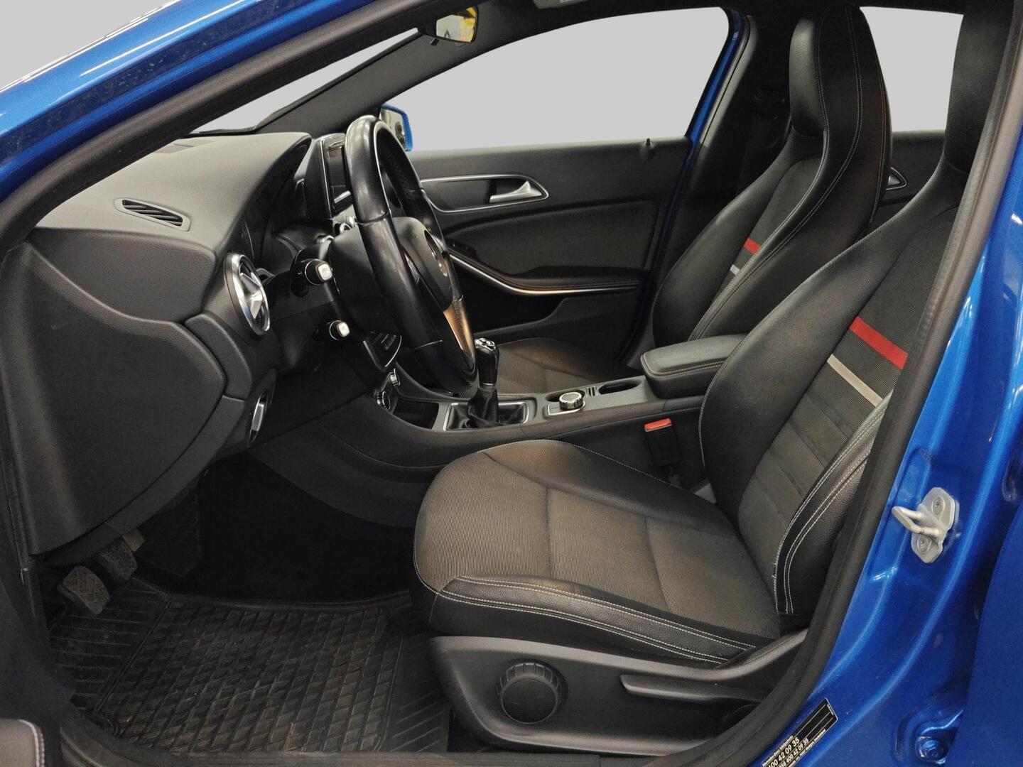 MERCEDES-BENZ A 2014