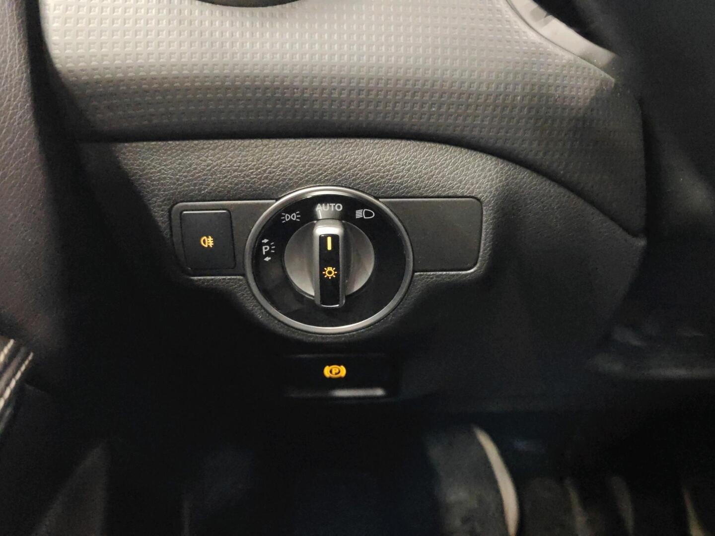 MERCEDES-BENZ A 2014