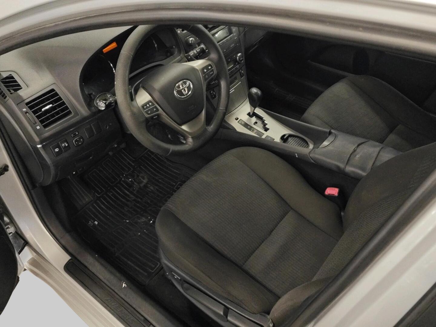 TOYOTA Avensis 2010
