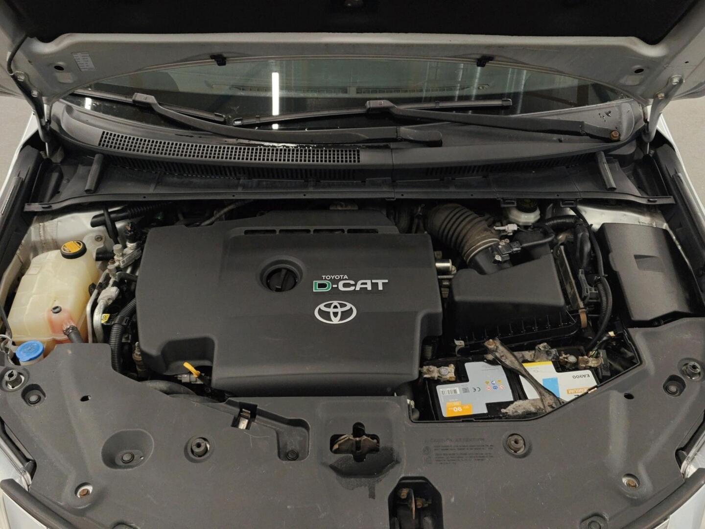 TOYOTA Avensis 2010