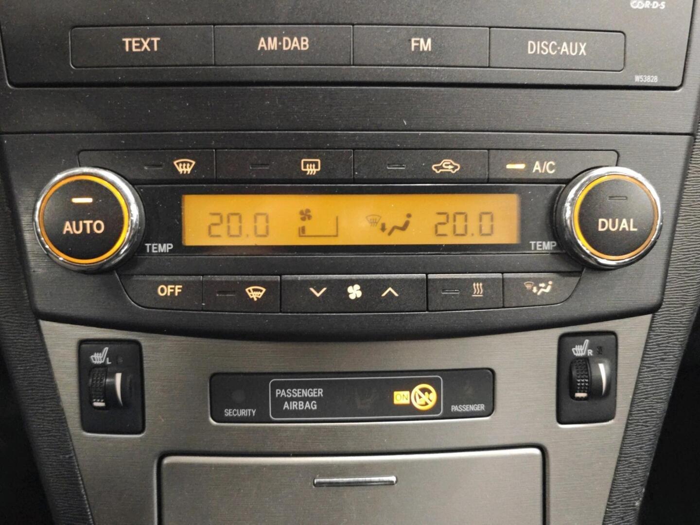 TOYOTA Avensis 2010