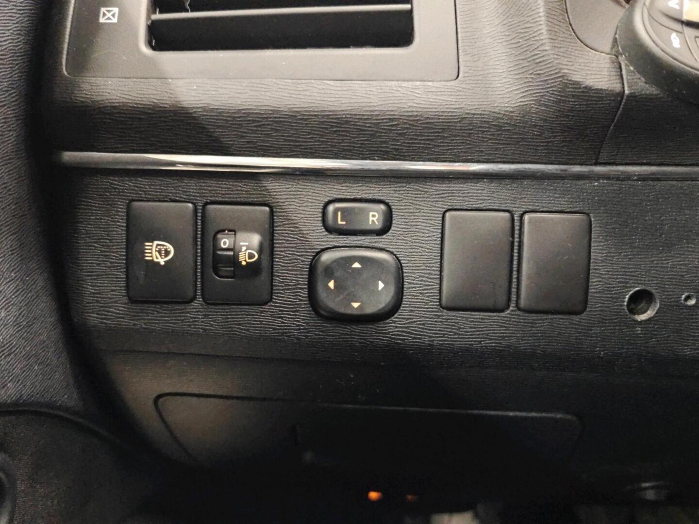 TOYOTA Avensis 2010