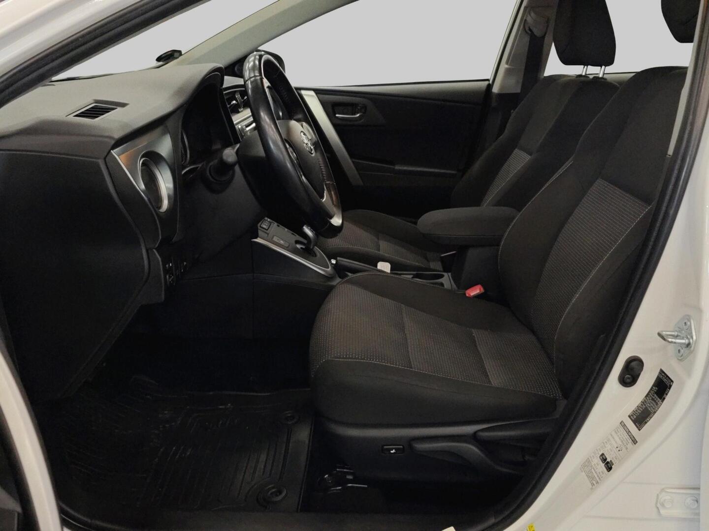 TOYOTA Auris 2013