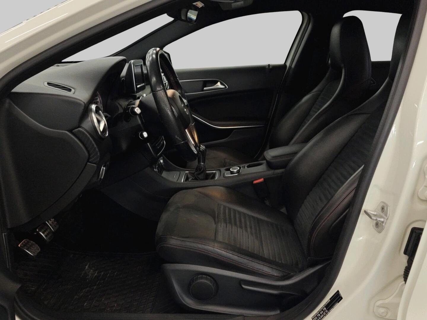 MERCEDES-BENZ A 2015