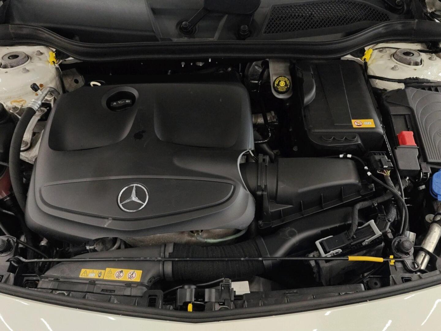MERCEDES-BENZ A 2015