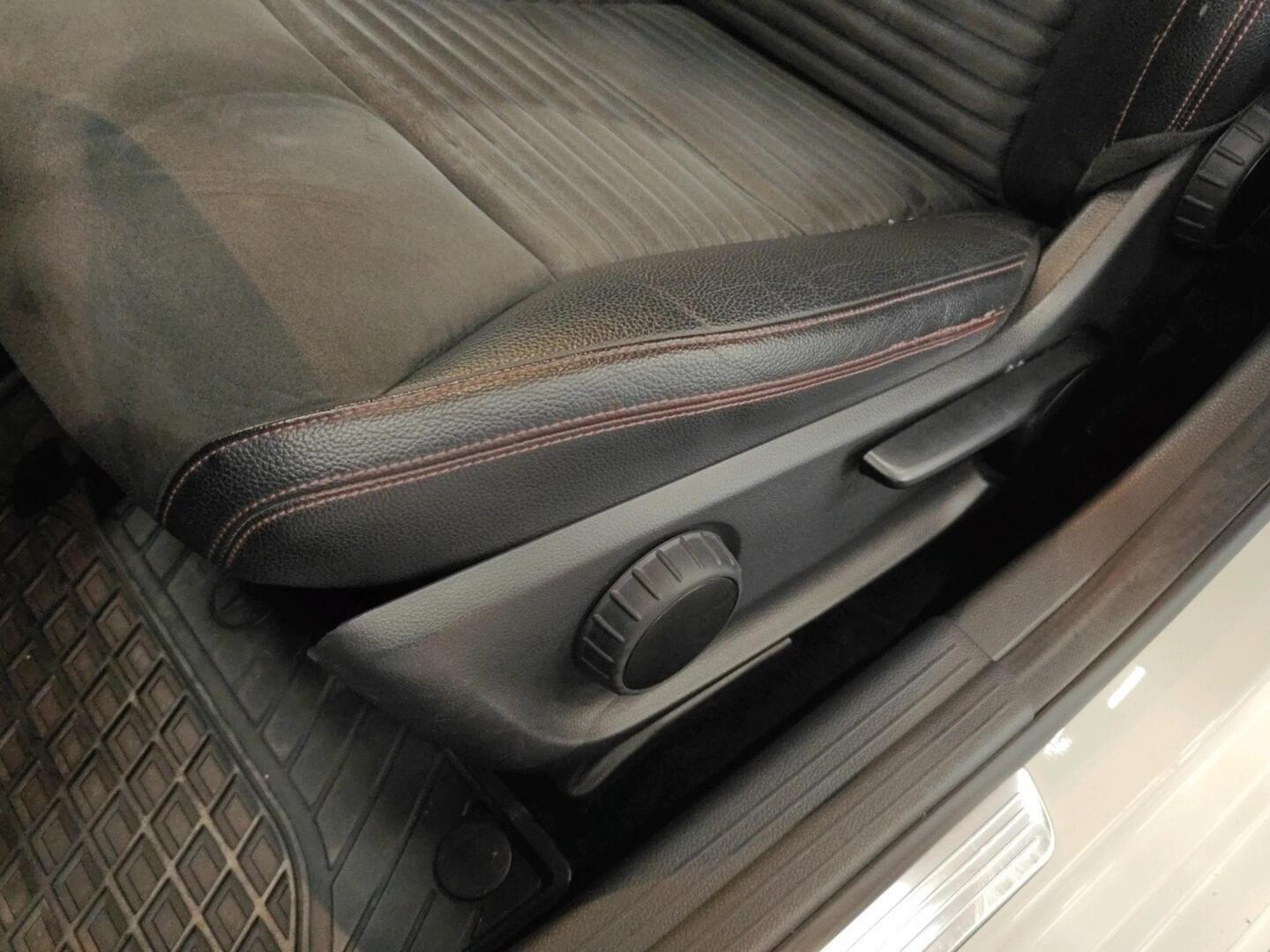 MERCEDES-BENZ A 2015