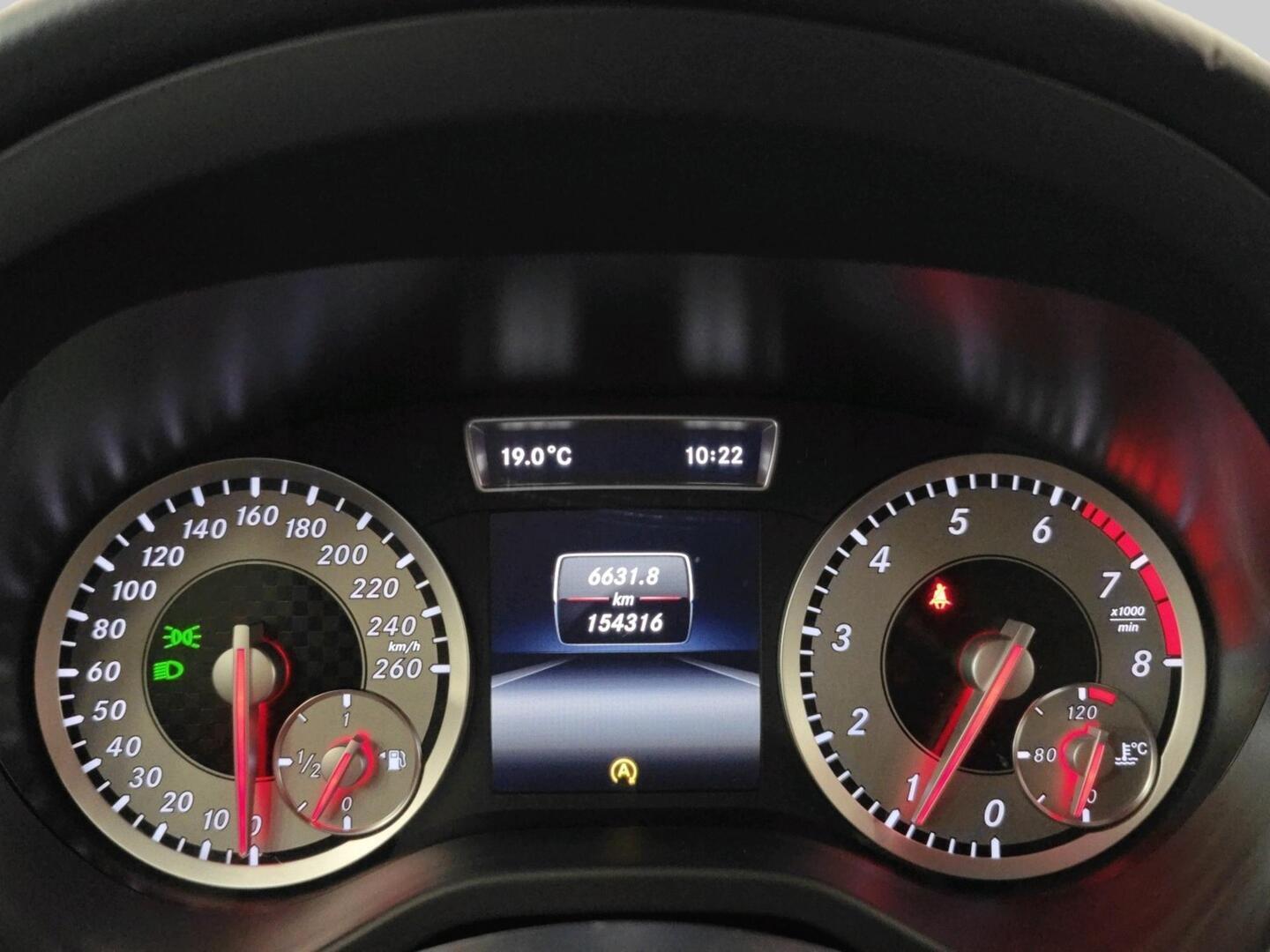 MERCEDES-BENZ A 2015
