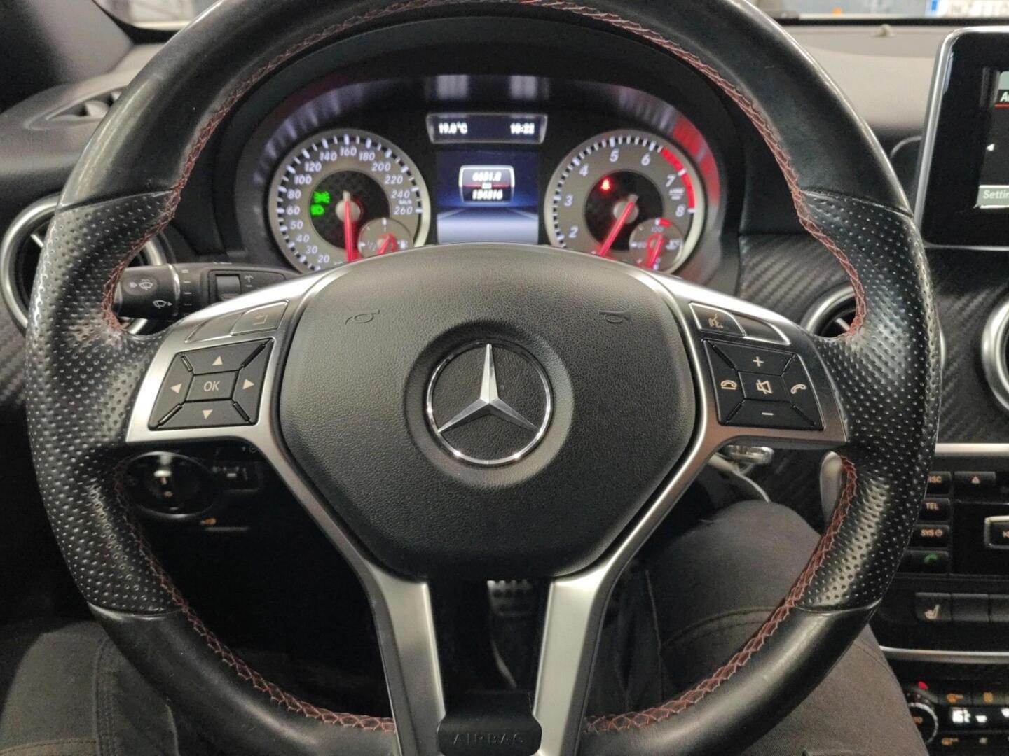 MERCEDES-BENZ A 2015