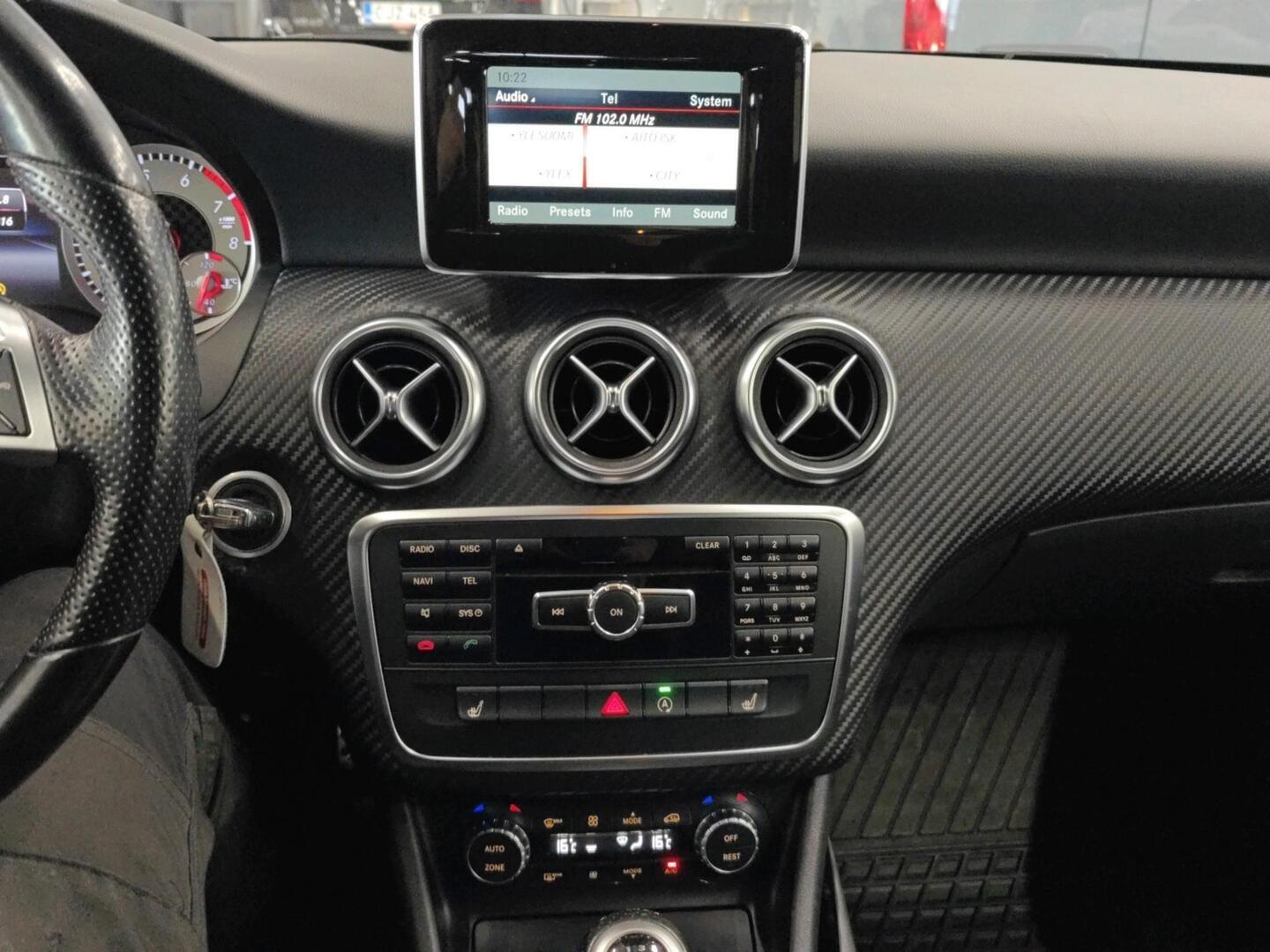 MERCEDES-BENZ A 2015